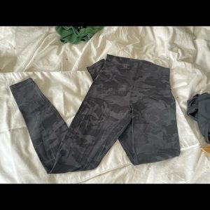 hi rise align camo 28” nulu leggings - size 6